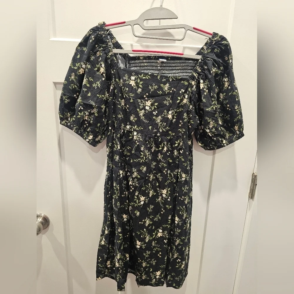 Old Navy Floral Puff Sleeve Smocked Dress XS Black Green Cottagecore Fit & Flare